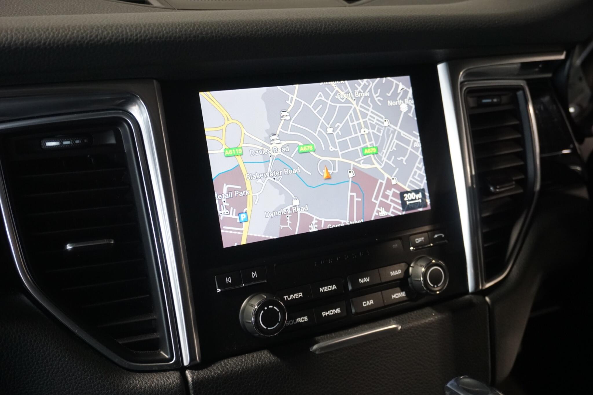 Porsche Macan 2.0T SUV 5dr Petrol PDK 4WD Euro 6 (s/s) (252 ps)